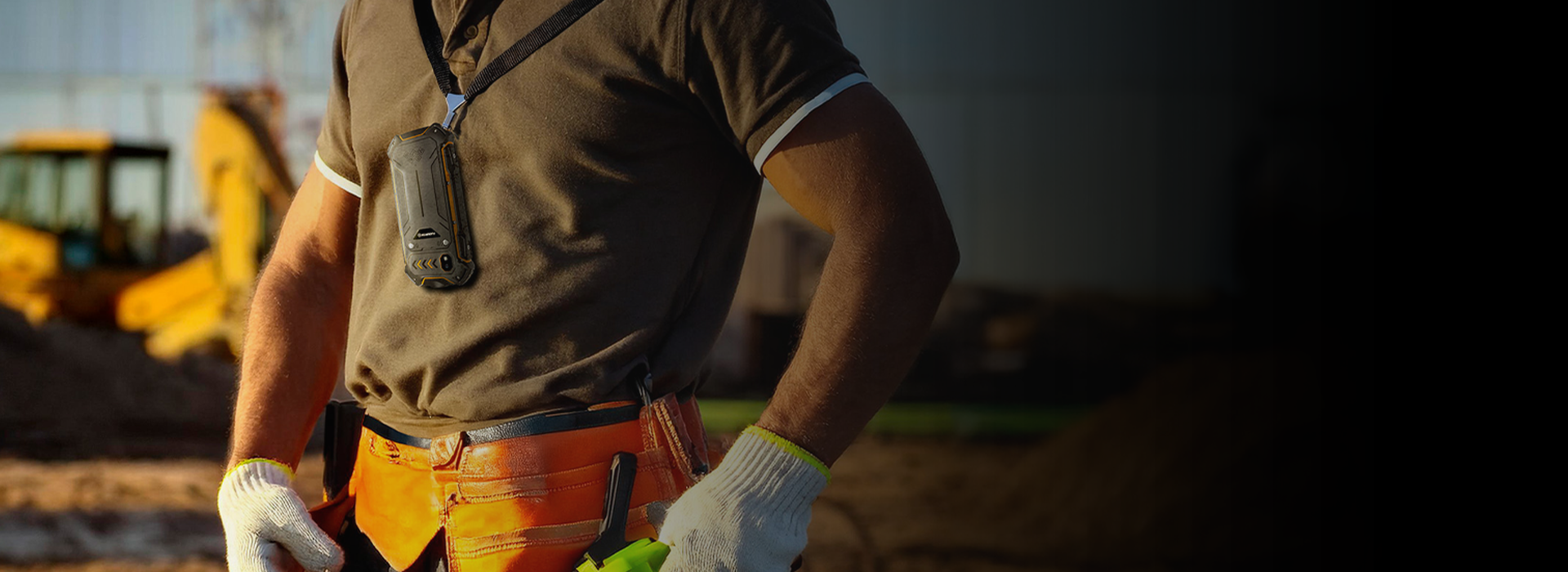 HAMMER BOOST 2 LTE  mężczyzna pracowanik budowy