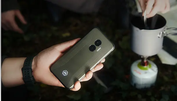 HAMMER-Blade V 5G ME kuchenka turystyczna dłoń trzyma widok plecki