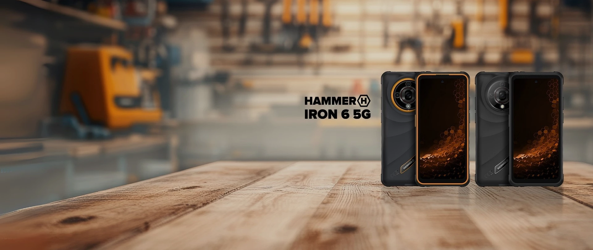 HAMMER IRON 6 5G na drewnianym stole