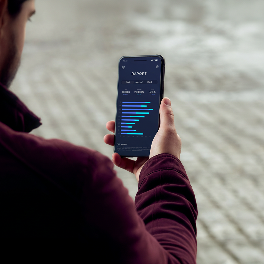 Mężczyzna patrzy na wykresy na ekranie HAMMER BLADE V 5G