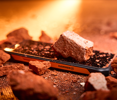 HAMMER ENERGY X2 5G wśród pyłu i kamieni