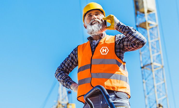HAMMER pracownik telekomunikacji rozmawia przez tellefon