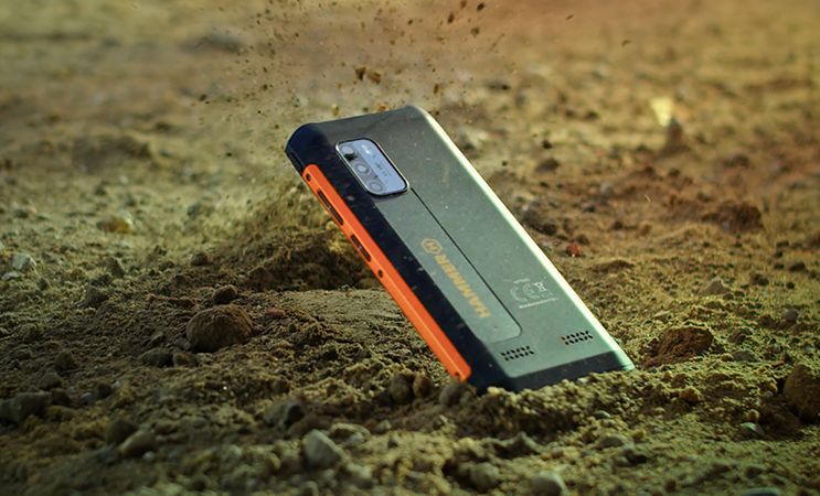 HAMMER droptest smartfon upada na piasek